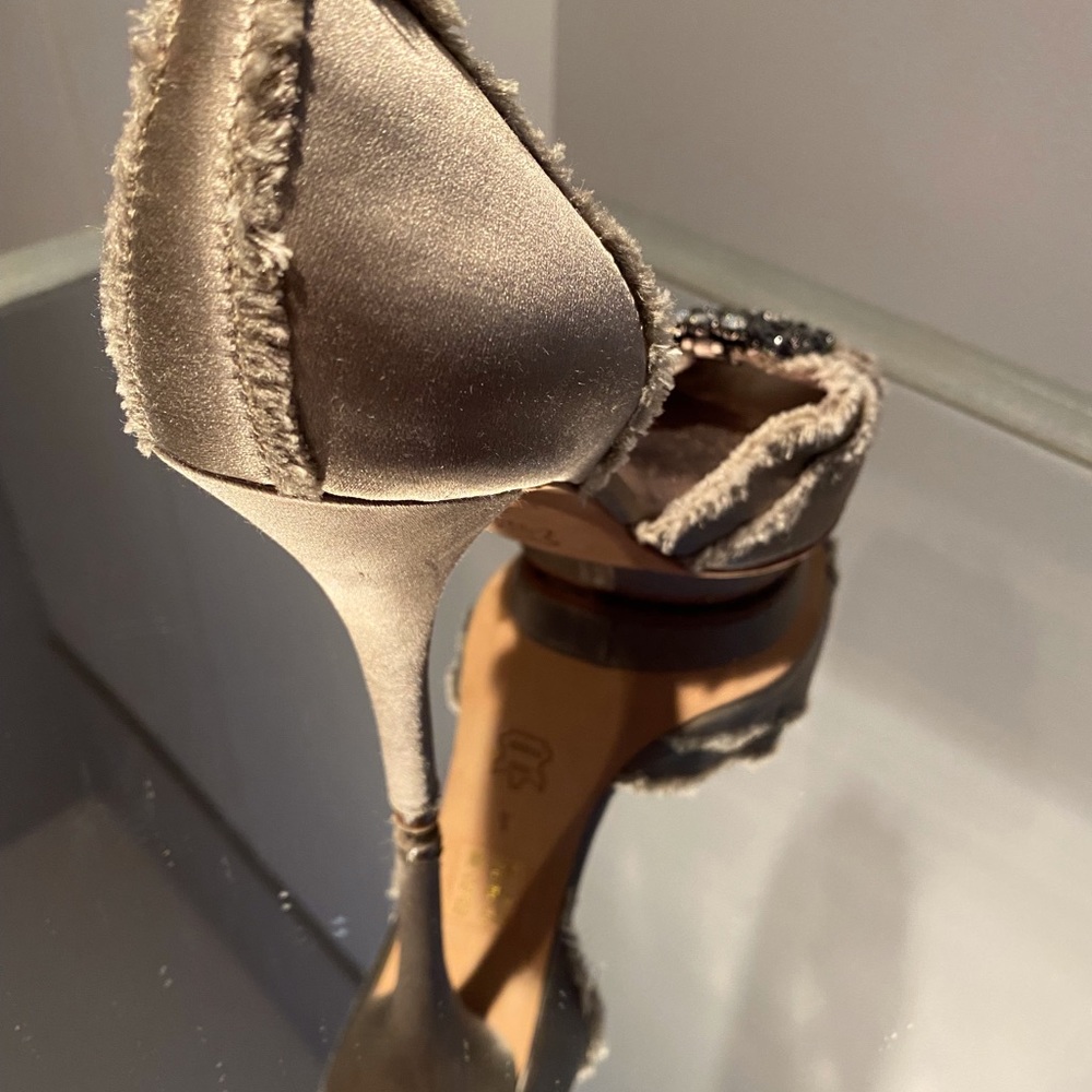 BCBG peep toe vintage satin pump - Picture 8 of 9